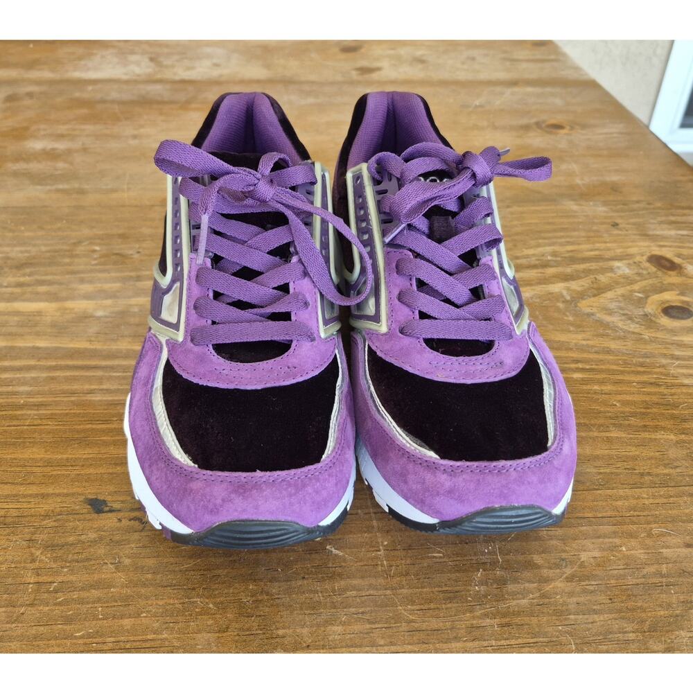 Brooks Purple and Black Women's Sneakers - Picture 2 of 14